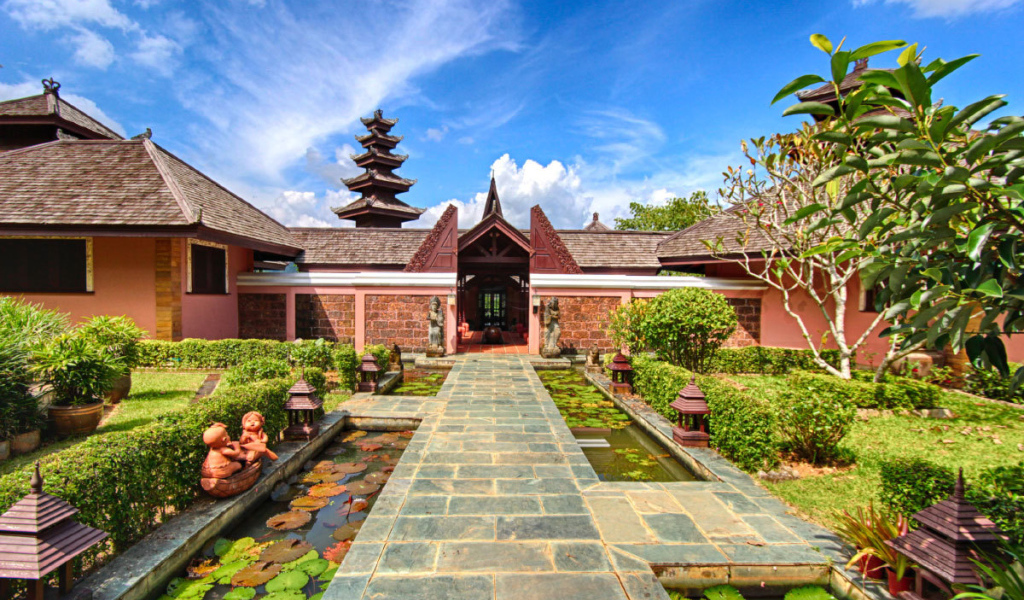 Храмовый комплекс на курорте Чианг Рай, Таиланд