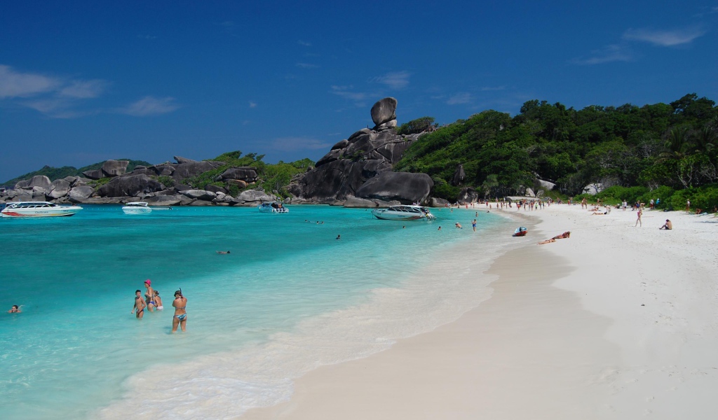 Зимний отдых на пляже на острове Тао, Таиланд