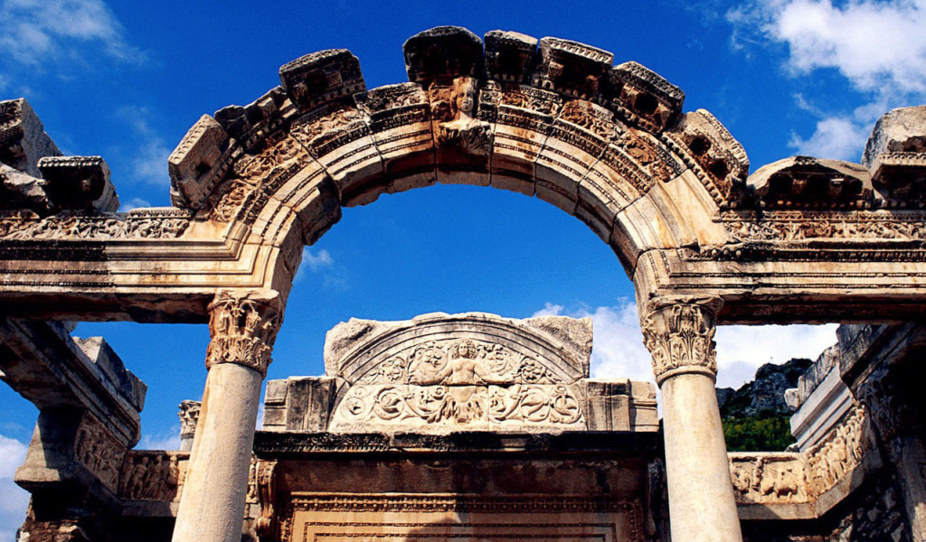 Старинная арка в Эфесе, Турция