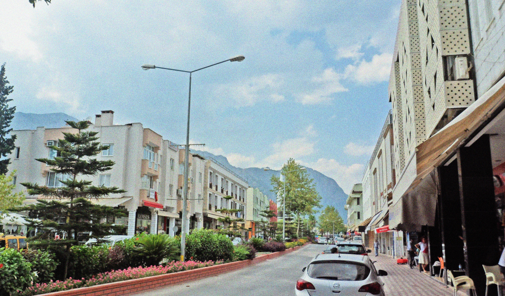 Городские улицы в Кемере, Турция