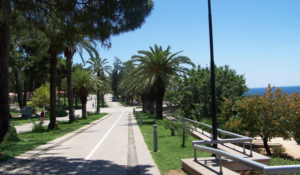 Городские улицы в Кушадасы, Турция