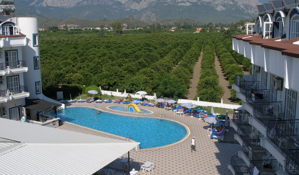 Зеленые сады в Кемере, Турция