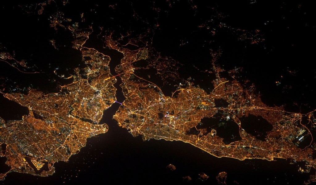 Ночной Стамбул из космоса