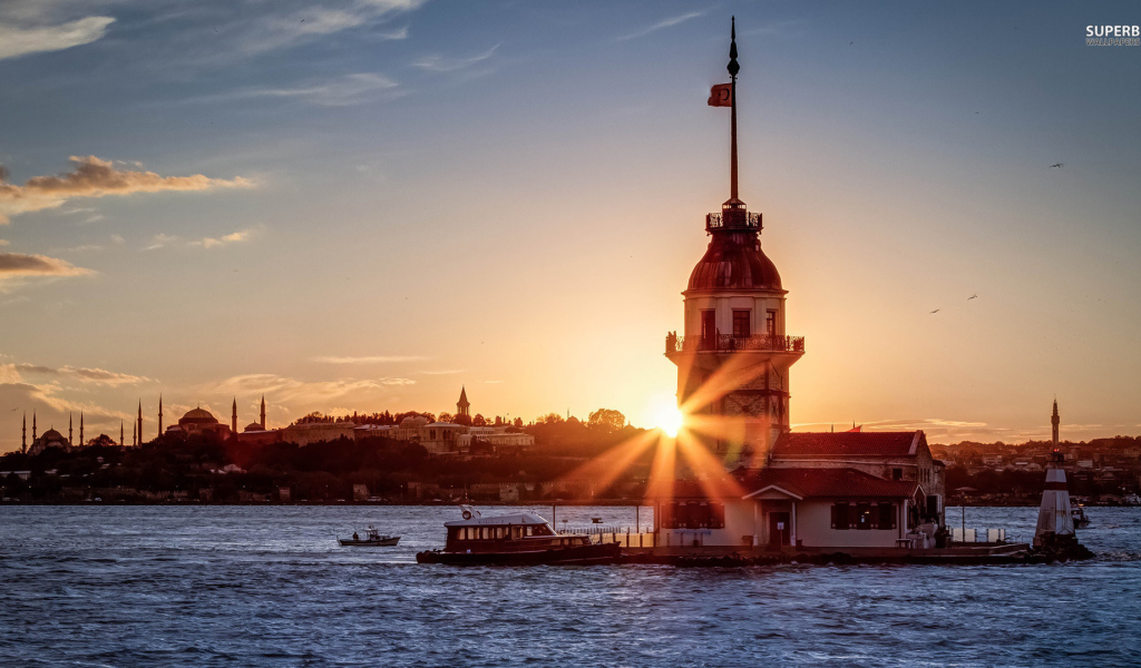 Предзакатное солнце в Стамбуле