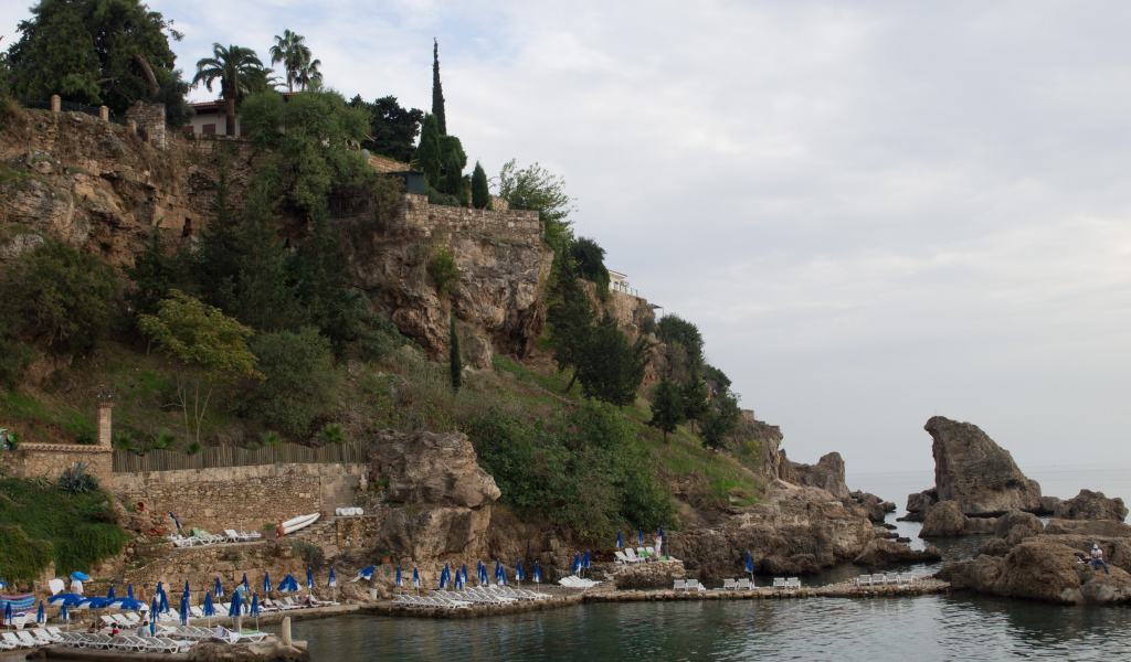 Скала на побережья в Белек, Турция