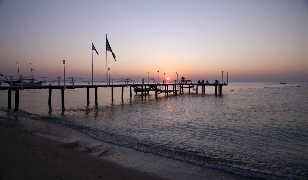 Закат солнца на курорте Кушадасы, Турция