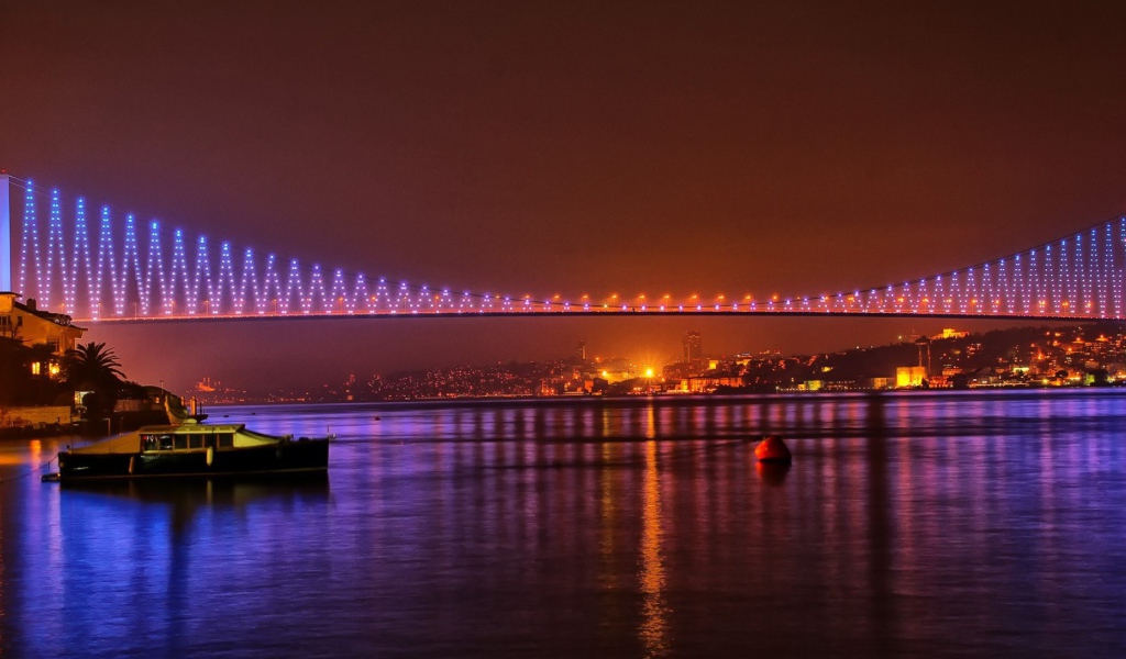 Мост над проливом в Стамбуле