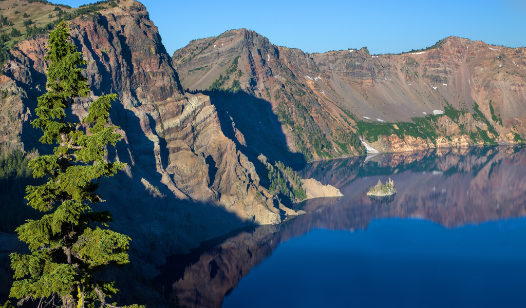 Национальный парк Кратер Лейк в Орегоне, США