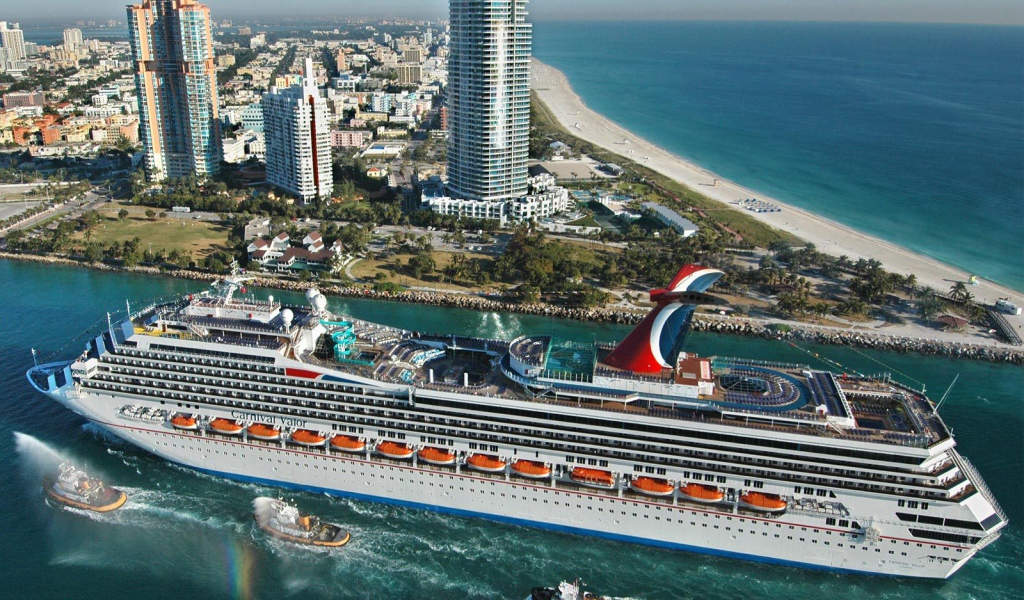Круизный лайнер в Майами