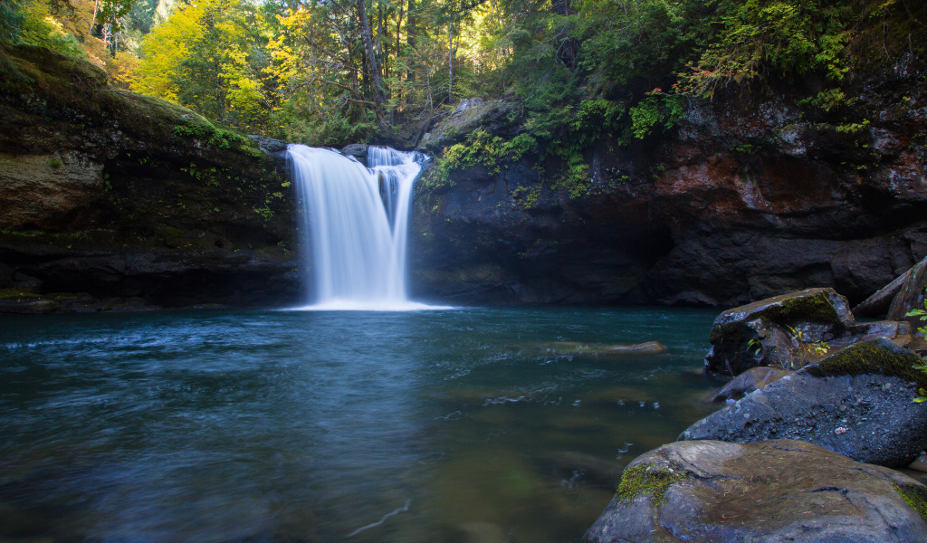 Водопад в округе Коос, США