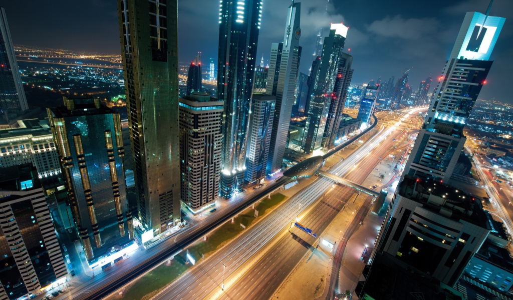Ночное движение в Дубаи