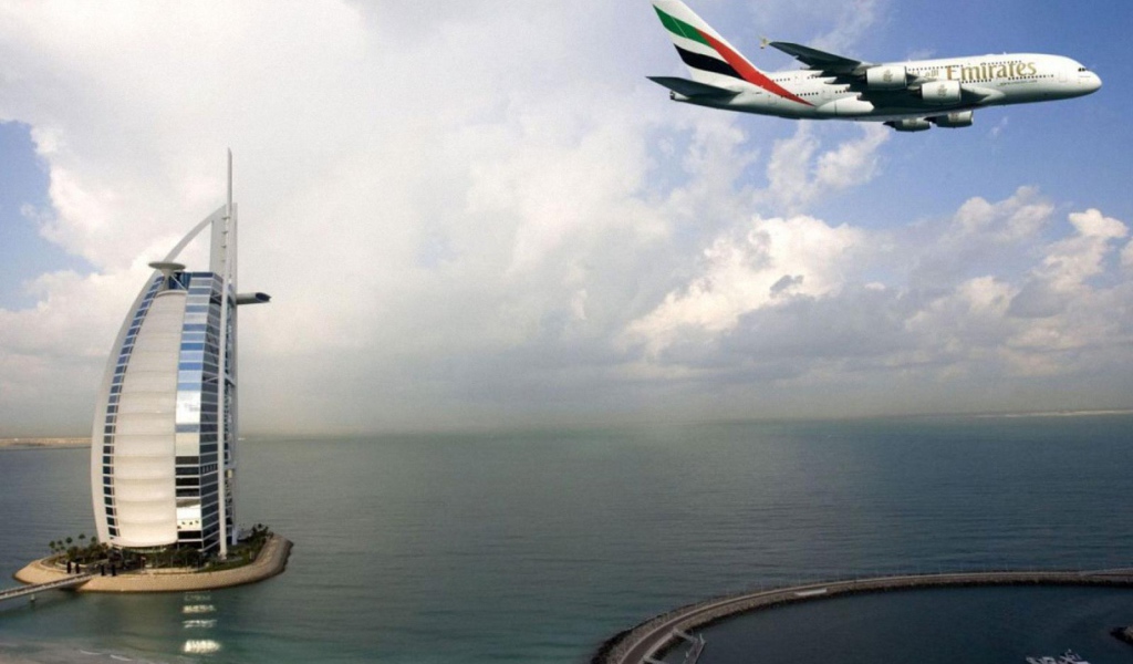 Самолет идет на посадку в Дубаи