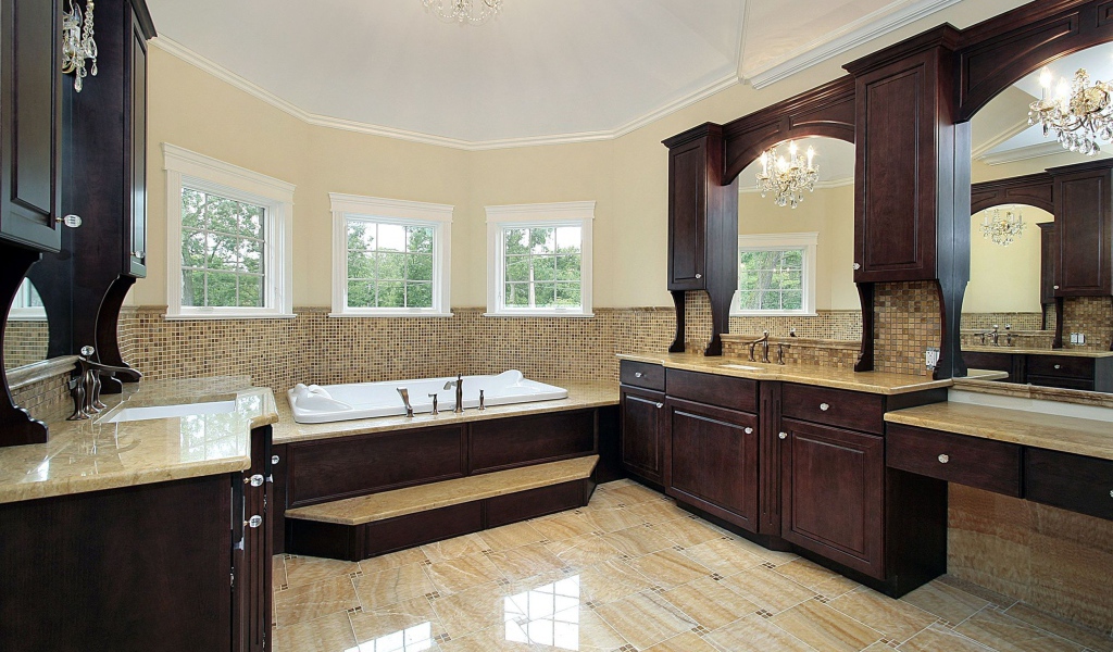 Просторная ванная комната в коричневых тонах