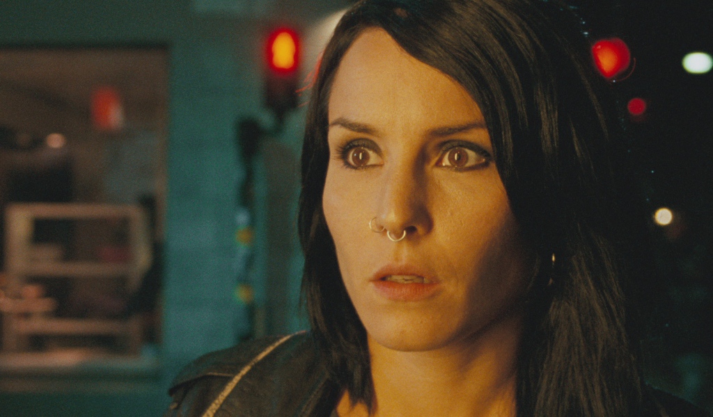 Женщина с пирсингом в носу