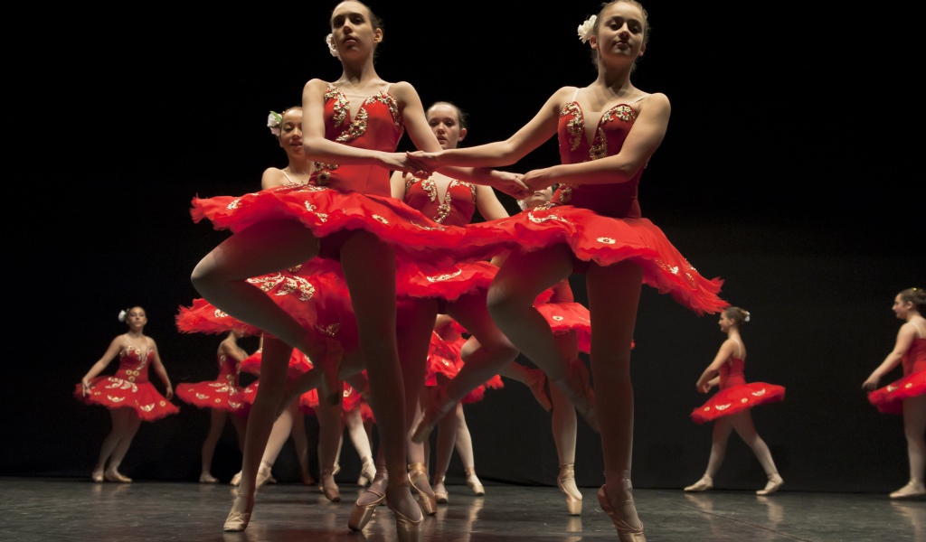 Балерины в красном