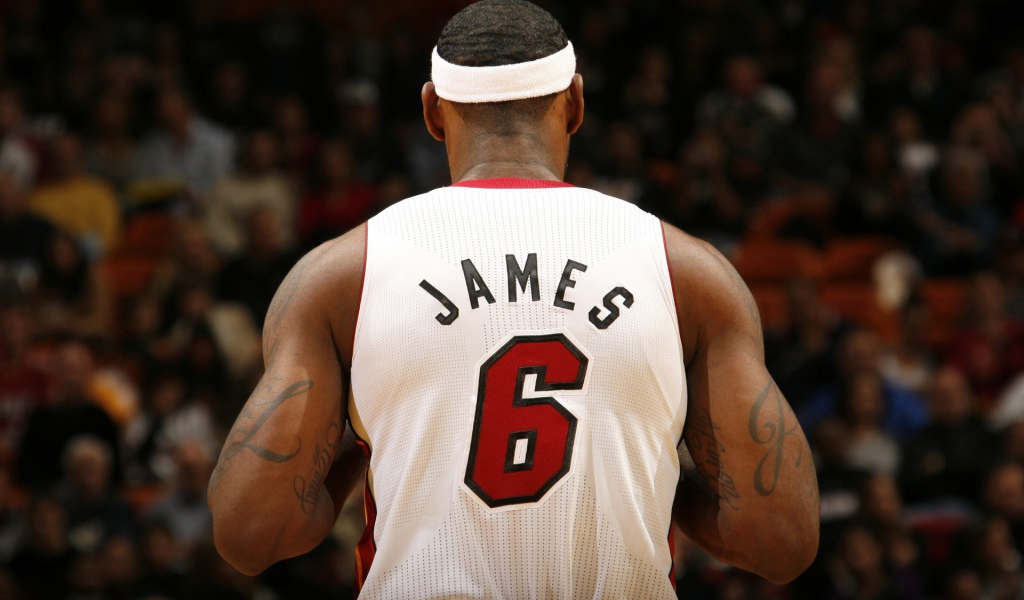 Баскетболист Леброн Джеймс