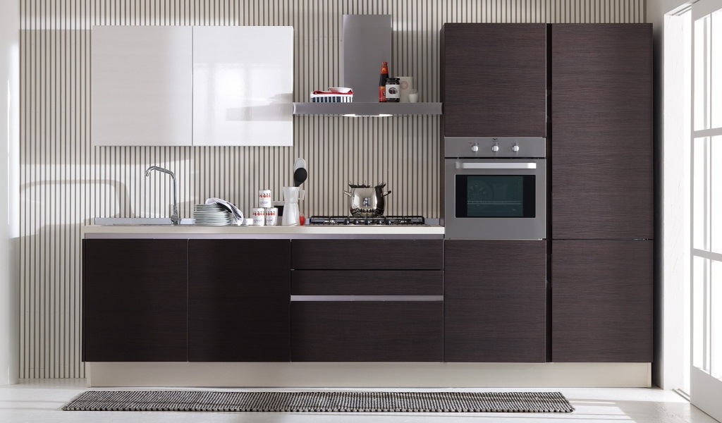 Красивая коричневая кухня