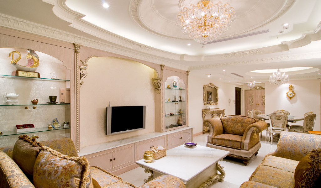 Красивый потолок в гостиной