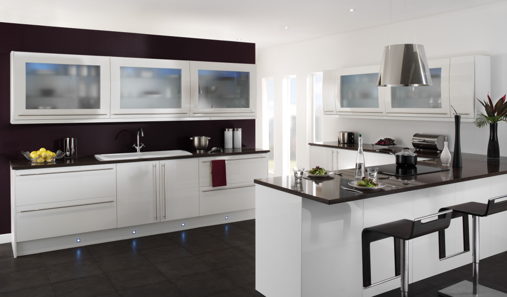 Черно белая мебель на кухне