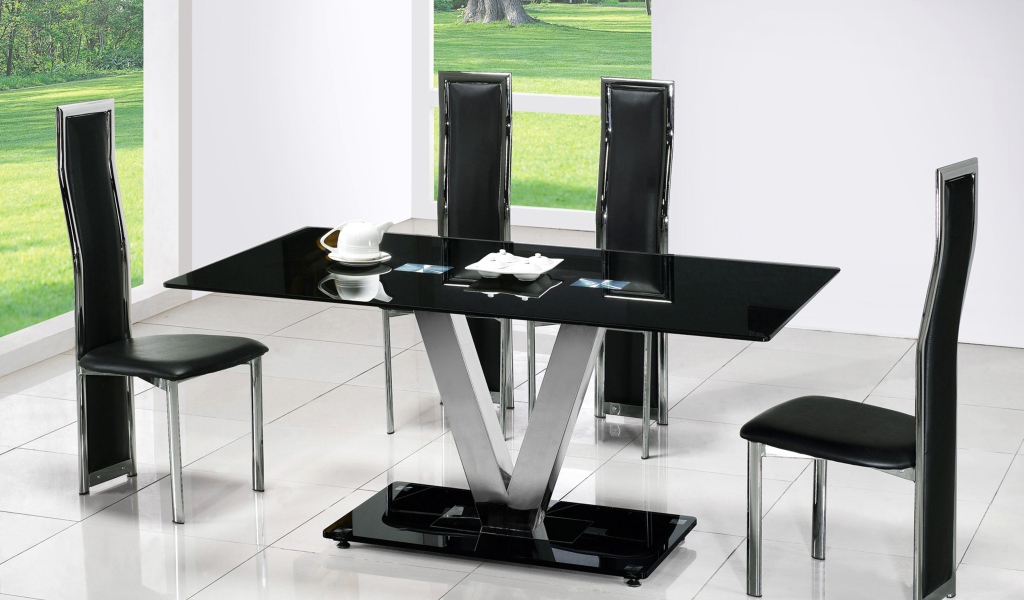 Черная мебель в столовой
