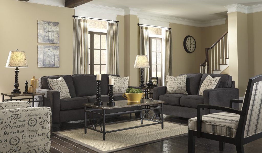 Черная мебель в гостиной