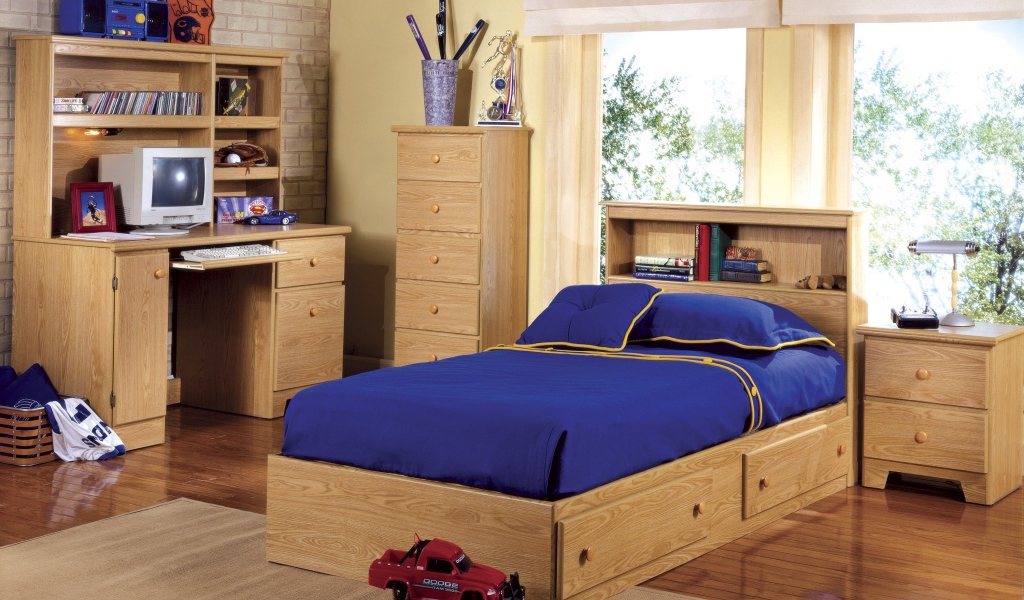 Голубая постель в детской комнате