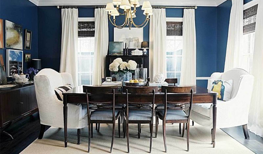 Синие стены в столовой