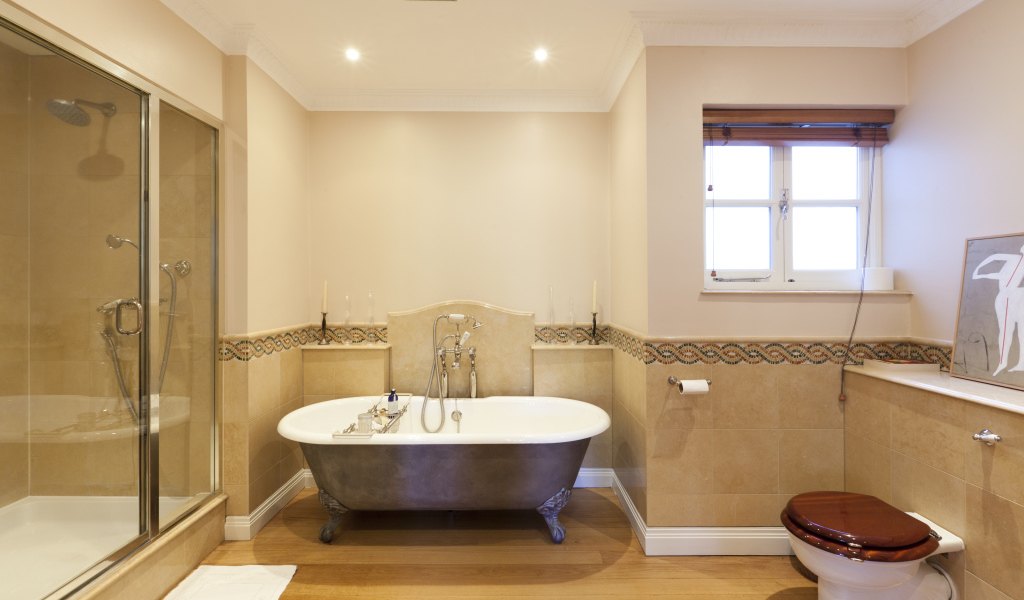 Яркое освещение в ванной