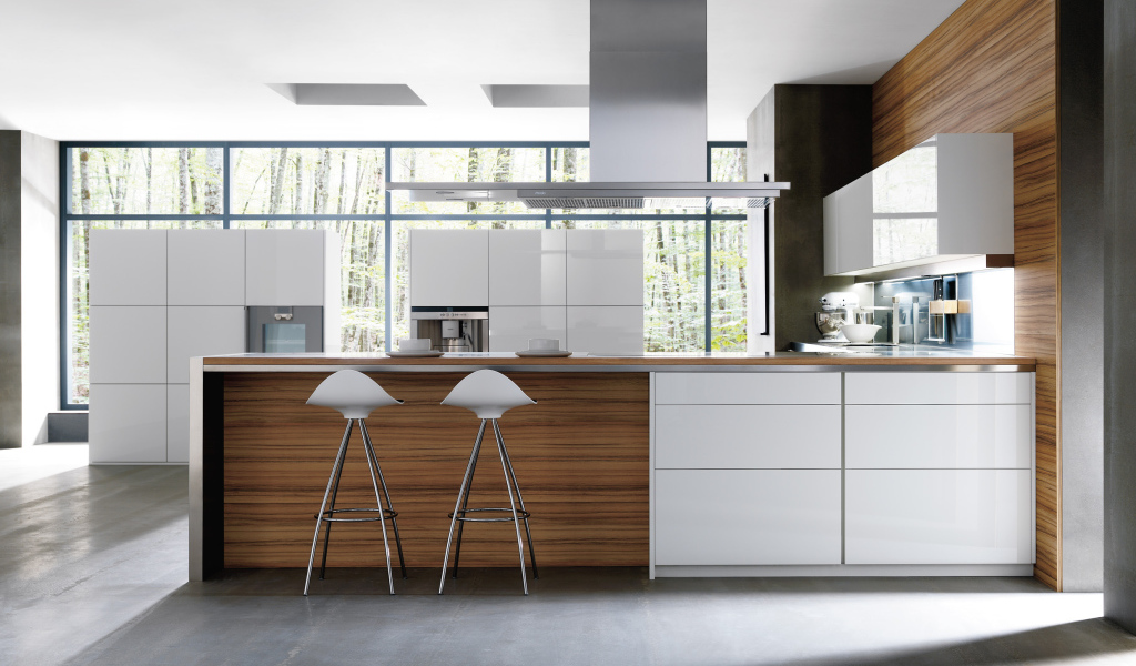 Стулья у стойки в кухне