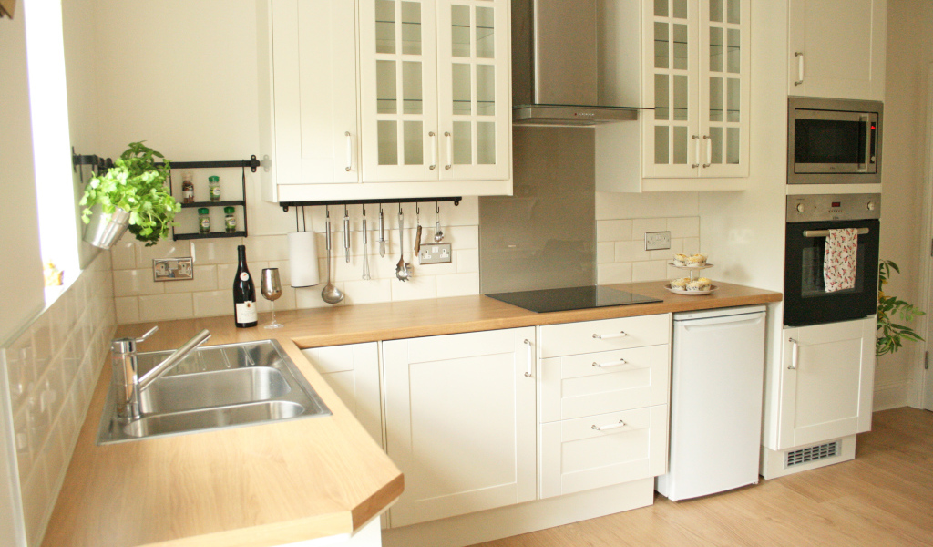 Кремовые тона в кухне