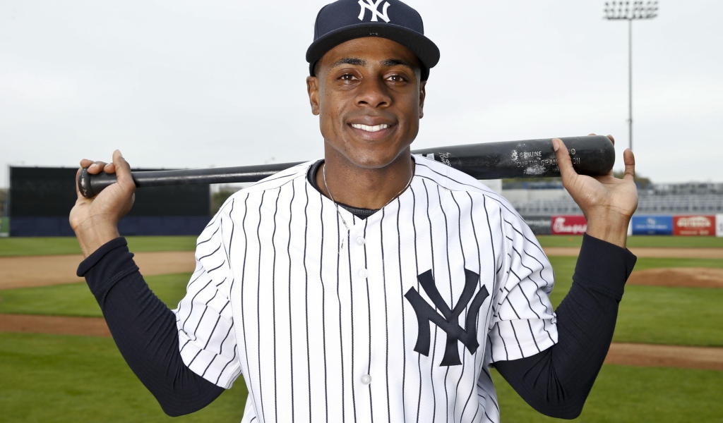 Девид Робертсон на бейсбольном стадионе