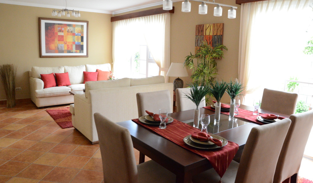 Столовая в большой комнате