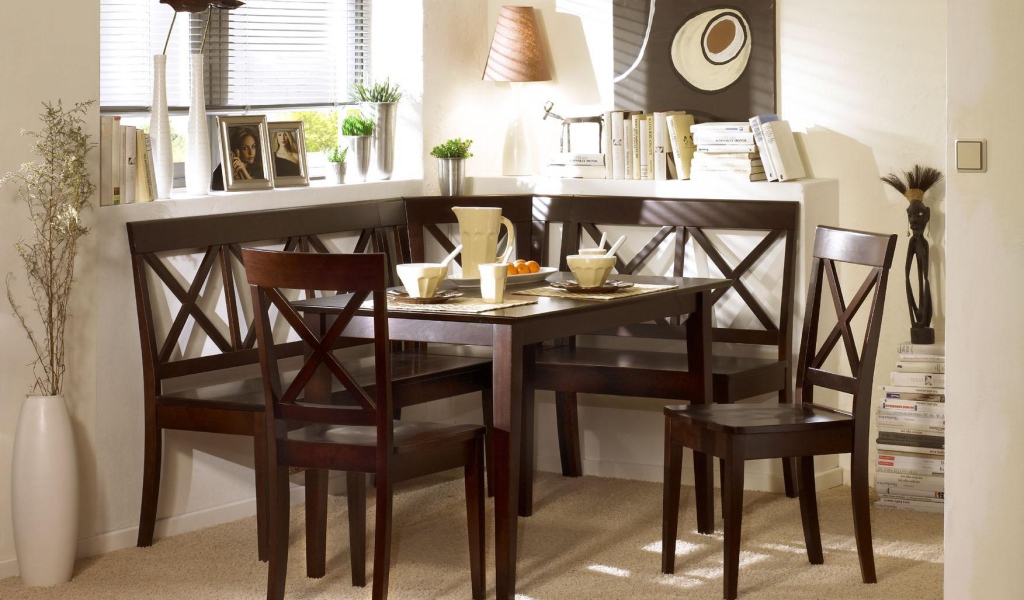 Столовая с уголком