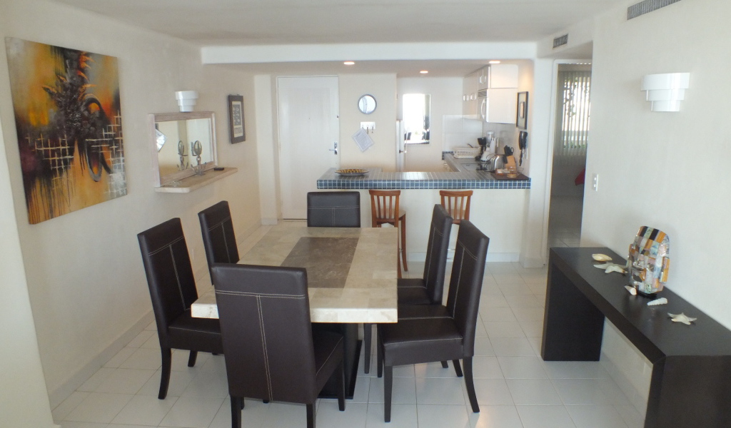 Столовая совмещенная с кухней