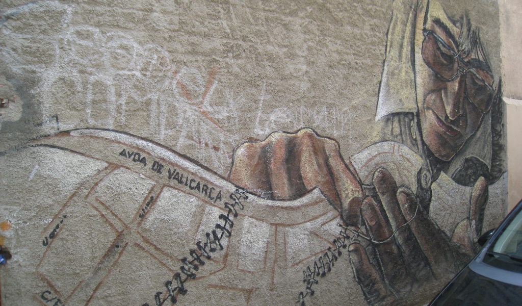 Рисунок мужчины в очках на стене