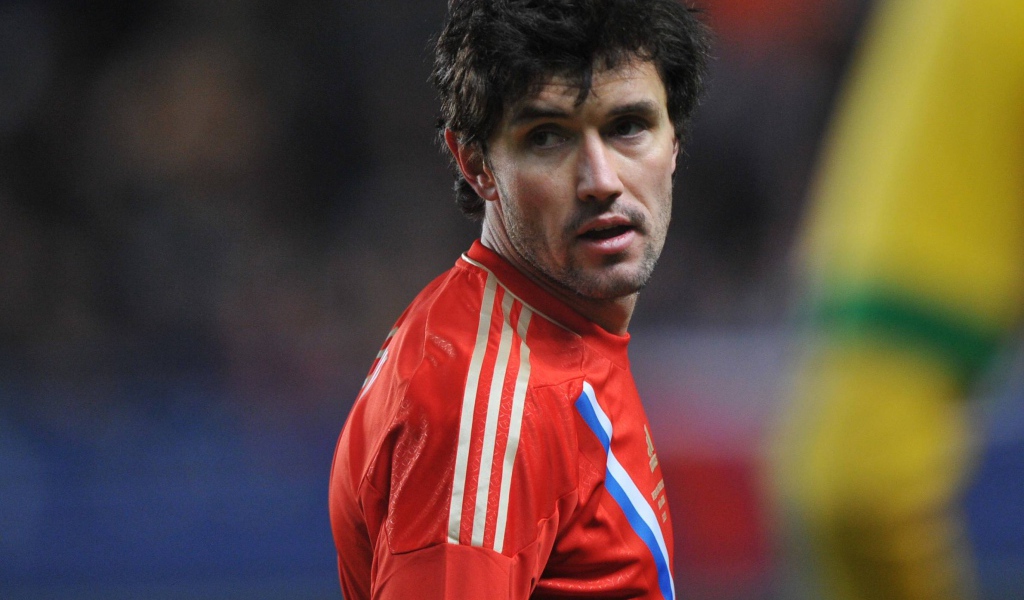 Полузащитник Динамо Юрий Жирков на поле