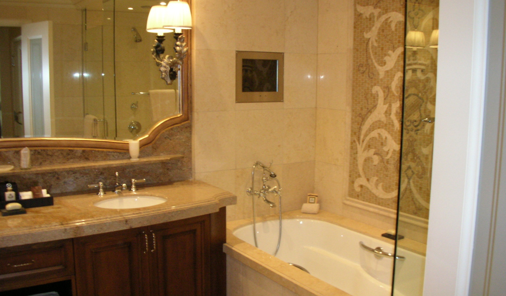 Отличная ванная комната в стиле люкс