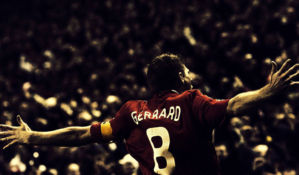 Футболист празднует гол