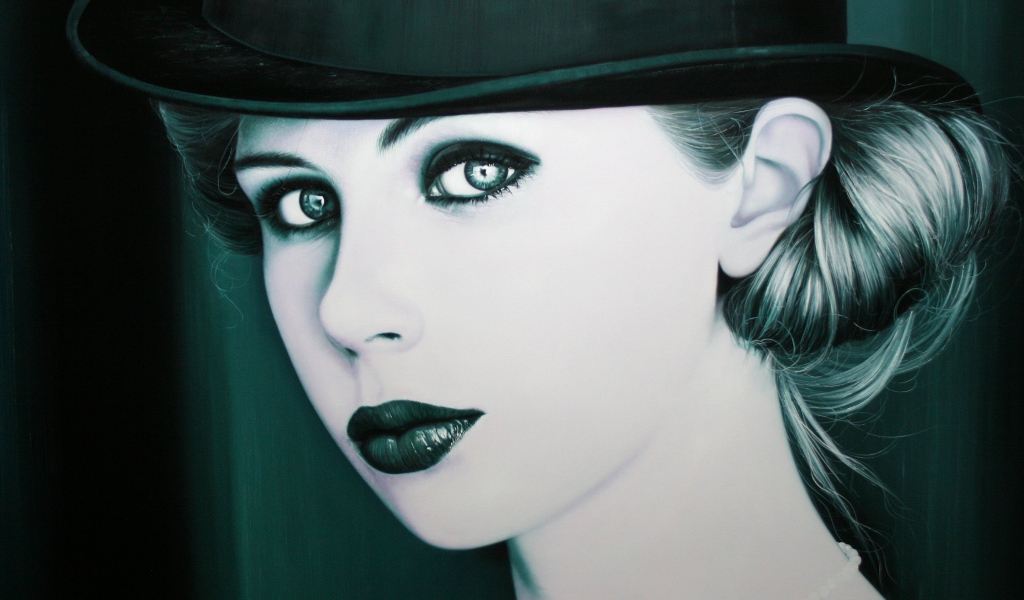 Девушка в чёрной шляпе и с чёрной помадой