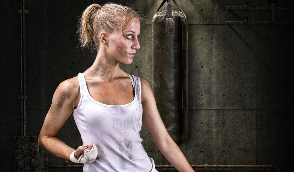 Девушка на тренировке