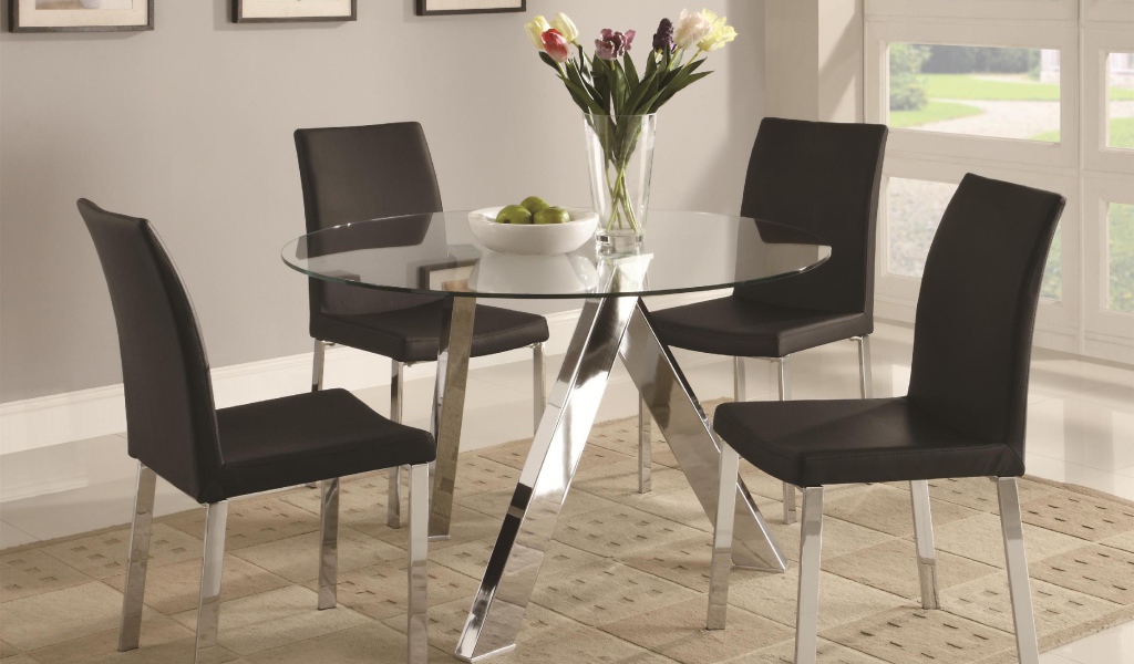 Серые стены в столовой