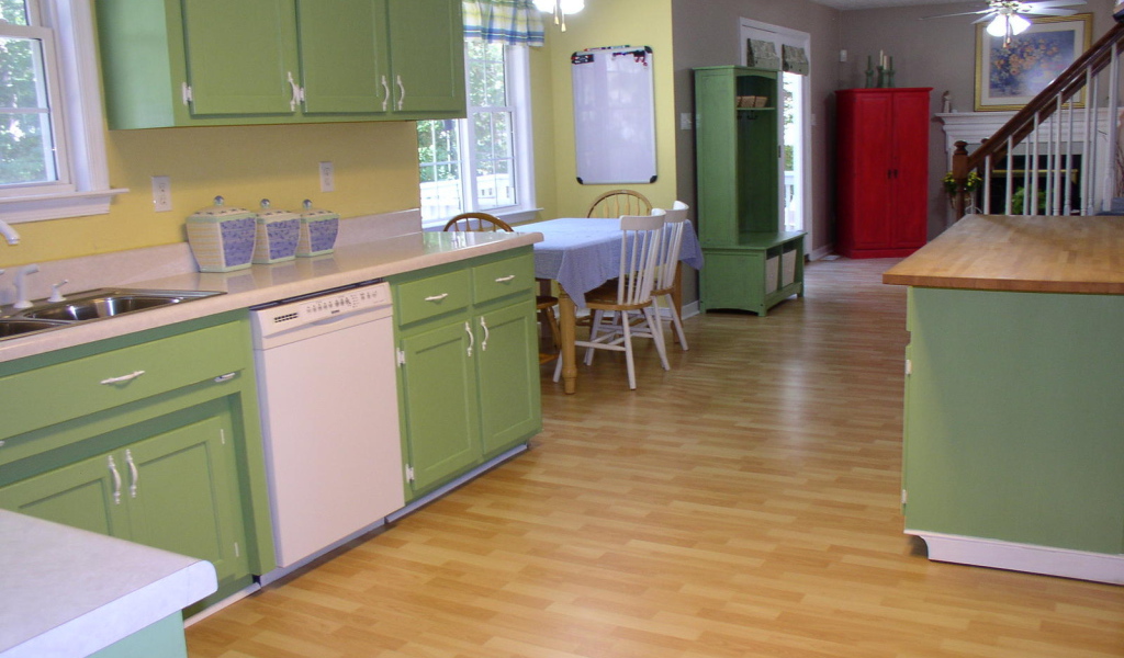 Зеленые тона в оформлении кухни