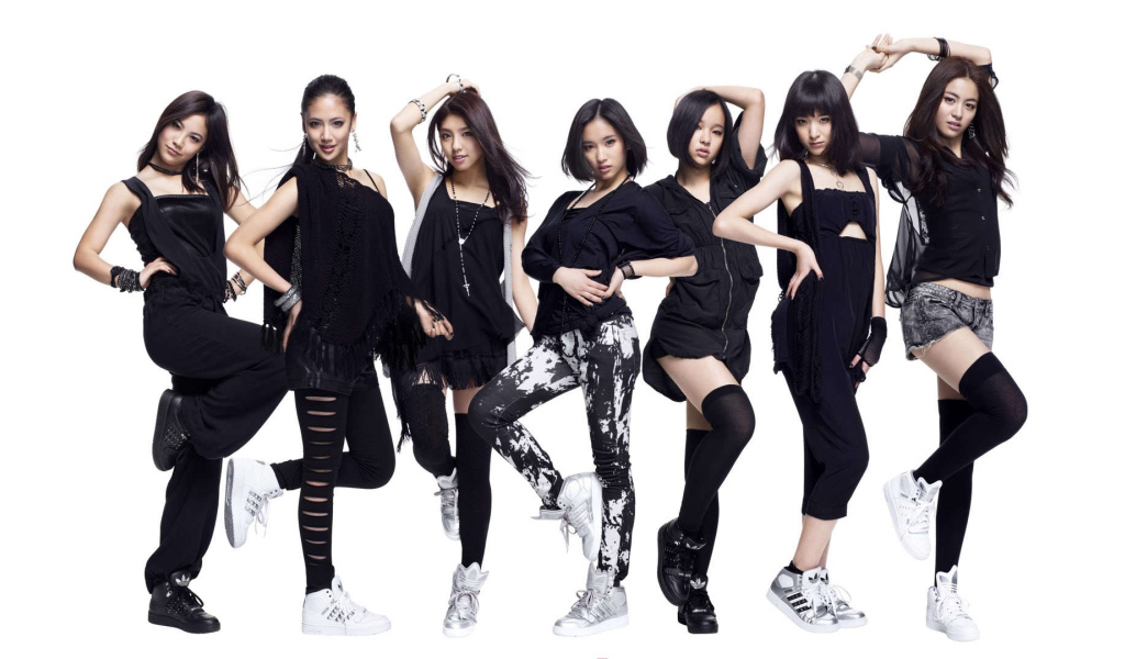 Группа танцоров