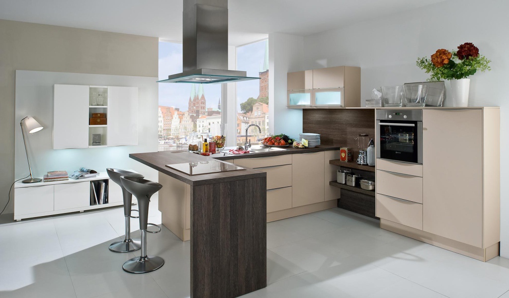 Вытяжка над столом в кухне