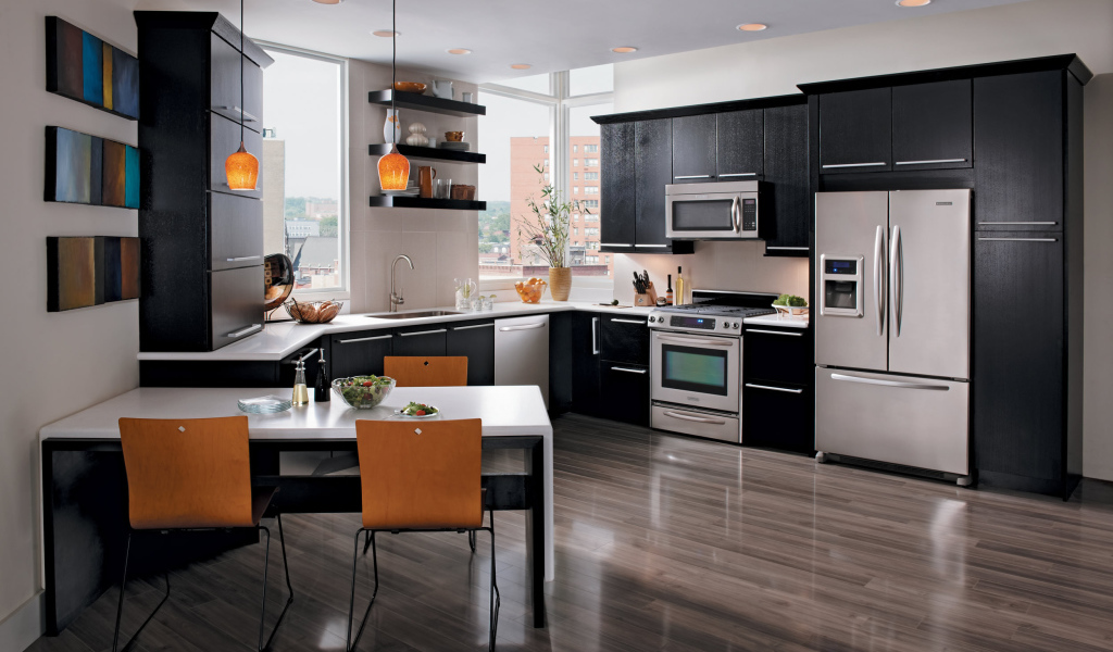 Кухонная мебель черного цвета