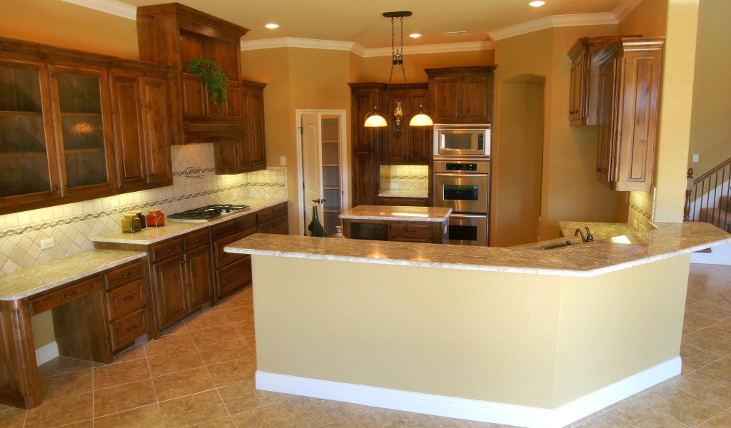 Кухня в большом доме