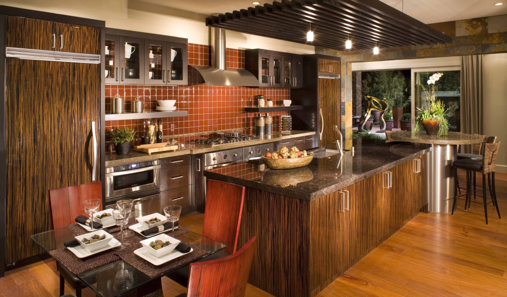 Ламинат на полу в кухне