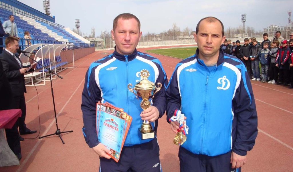 Легендарный футболист Олег Веретенников с кубком