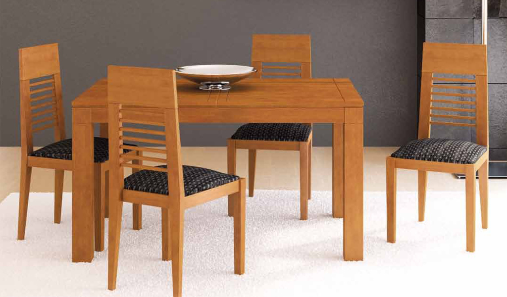 Светлая деревянная мебель в столовой