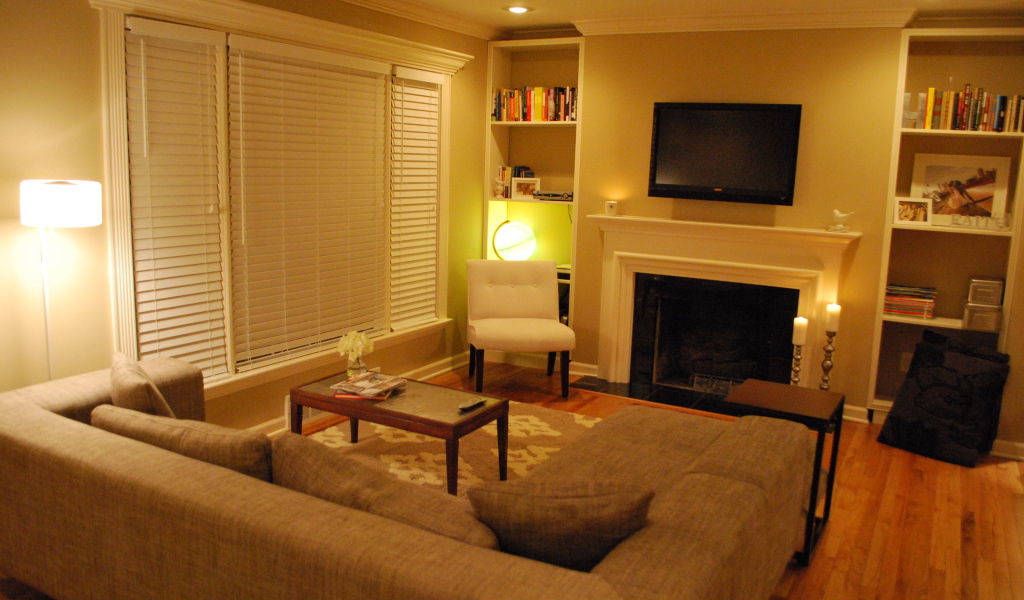 Гостиная и камин